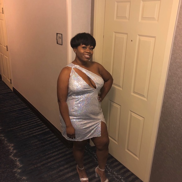 Pretty Little Thing Dress - Picture 2 of 2